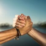 Чого навчає притча про дім на скелі й на піску