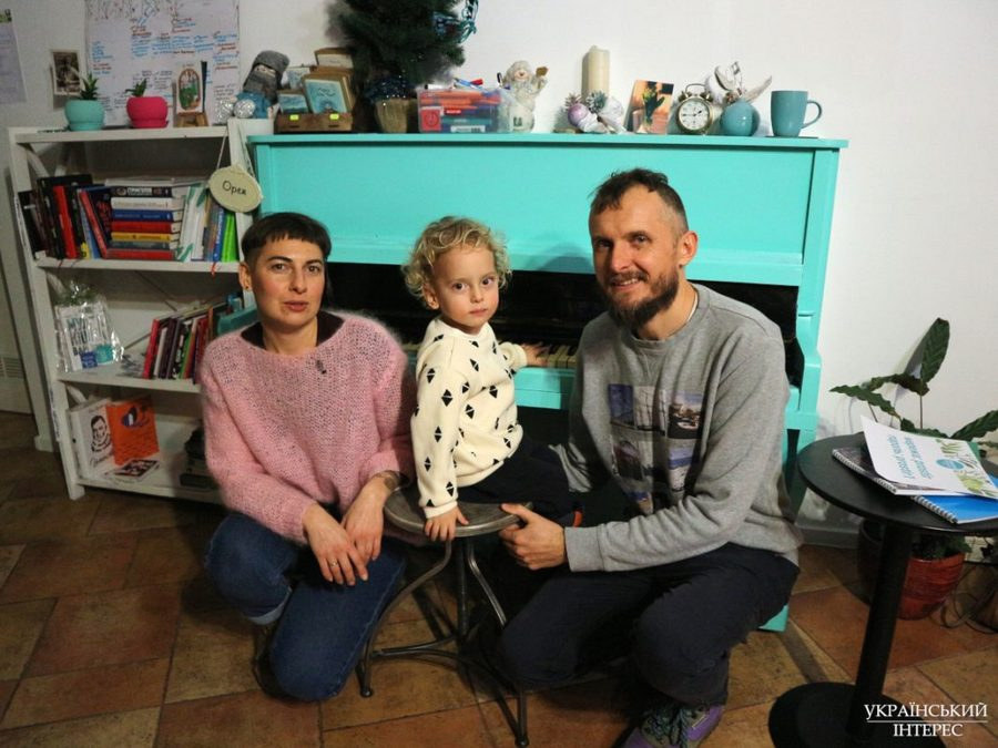 Володимир Муляр та Ярина Квітка з сином